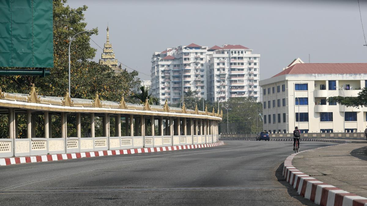 Calles vacía en Myanmar por la huelga silenciosa.