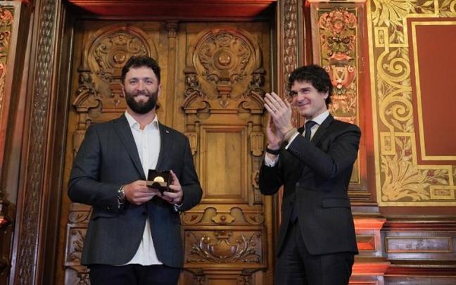 Unai Rementeriak Jon Rahmi eman dio Bizkaitar Argia goraipamena.