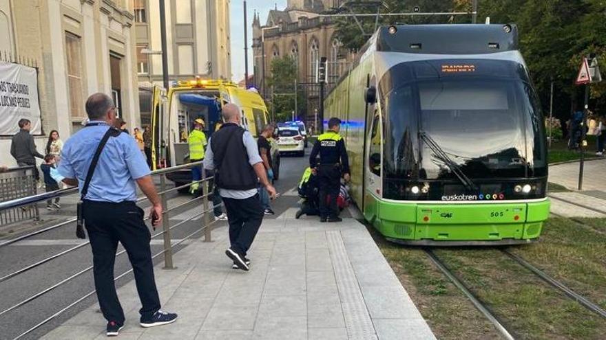 Los servicios de emergencia atienden al herido