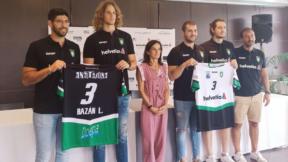 Anaitasuna presenta a sus cuatro incorporaciones.