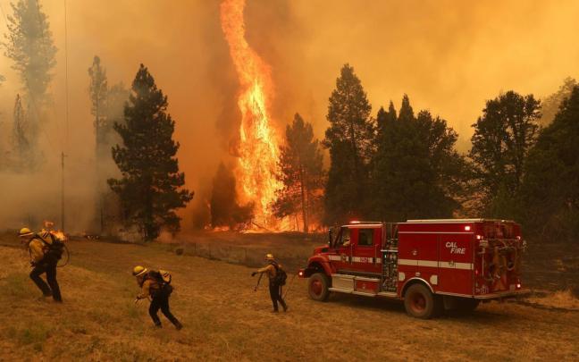 El incendio en el condado Mariposa, California, amenaza el parque de Yosemite El incendio en el condado Mariposa, California, amenaza el parque de Yosemite