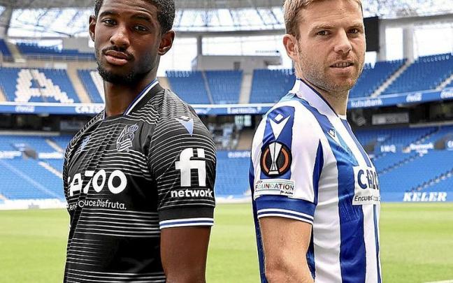 Momo Cho y Asier Illarramendi, luciendo el logo de Europa League en sus camisetas. | FOTO: REAL SOCIEDAD Momo Cho y Asier Illarramendi, luciendo el logo de Europa League en sus camisetas. | FOTO: REAL SOCIEDAD