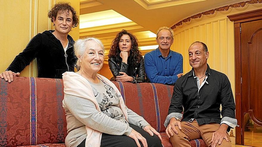 Iker Ortiz de Zárate, Teresa Ibáñez, Ana Gómez Alday, Andoni Lauzurika e Iñaki Balboa en el Principal.