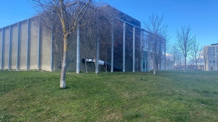 Edificio donde abandonan los patinetes.