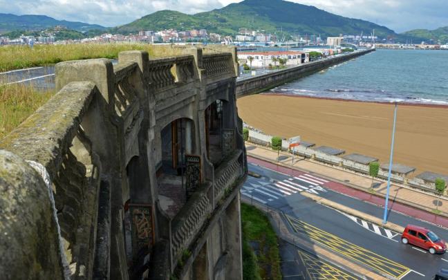 Las galer&iacute;as sirven este verano de museo con vistas de lujo.