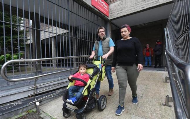 Diego y Natali salen de C&aacute;ritas Bizkaia.