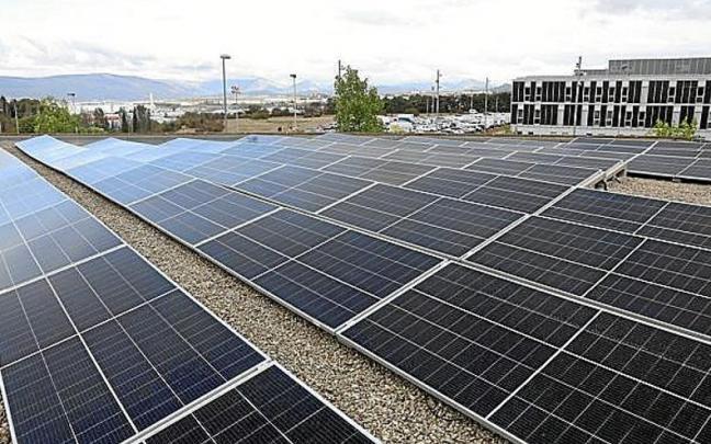 Instalación fotovoltaica sobre un edificio. Instalación fotovoltaica sobre un edificio.