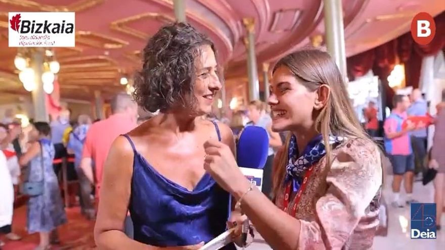 Bingen Zupiria y Lorea Bilbao en los instantes previos al txupín