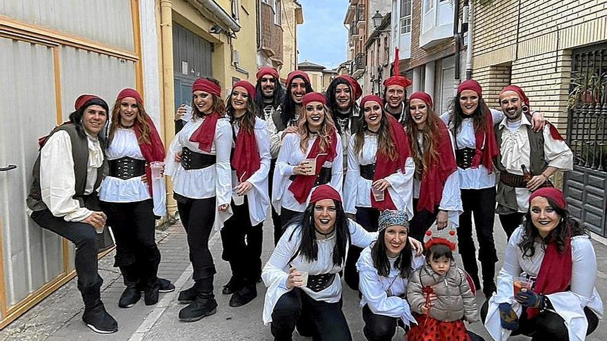 Una cuadrilla marcillesa durante la celebración del último carnaval.