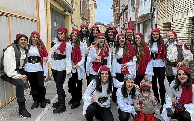 Una cuadrilla marcillesa durante la celebración del último carnaval.