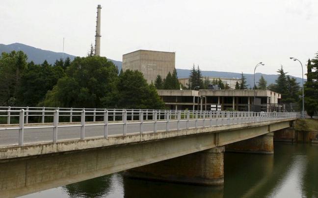 Exterior de la central nuclear de Garoña Exterior de la central nuclear de Garoña