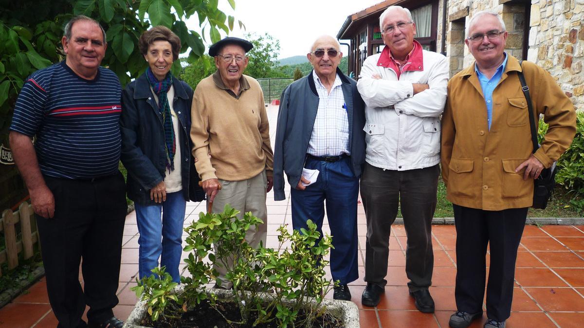 La misionera, acompañada de otros religiosos.