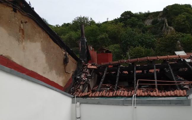 Así han quedado los tejados tras el incendio en el Casco Viejo de Bilbao Así han quedado los tejados tras el incendio en el Casco Viejo de Bilbao
