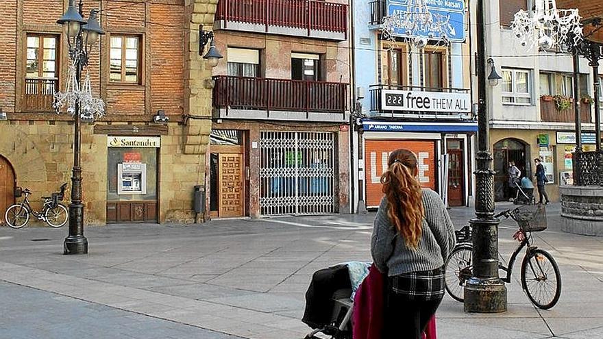 La Musika Plaza de Zarautz con la iluminación navideña. | FOTO: N.G.