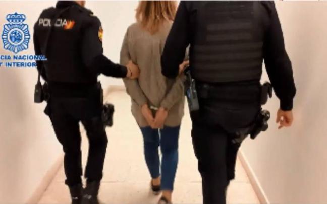 Imagen de una de las detenidas