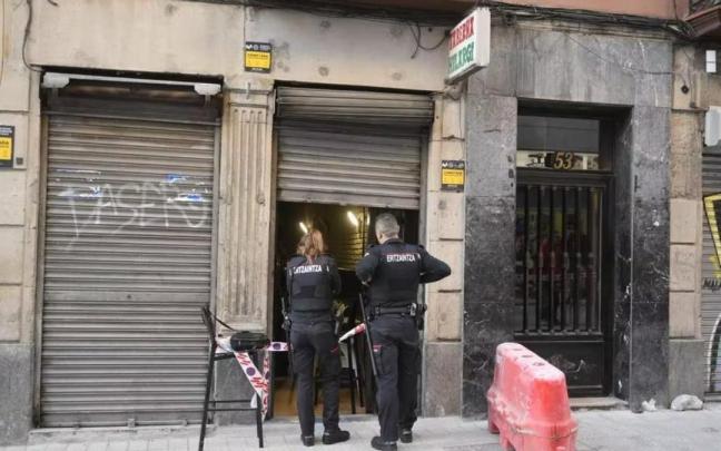El crimen se ha producido en este bar de la calle San Francisco de Bilbao. El crimen se ha producido en este bar de la calle San Francisco de Bilbao.