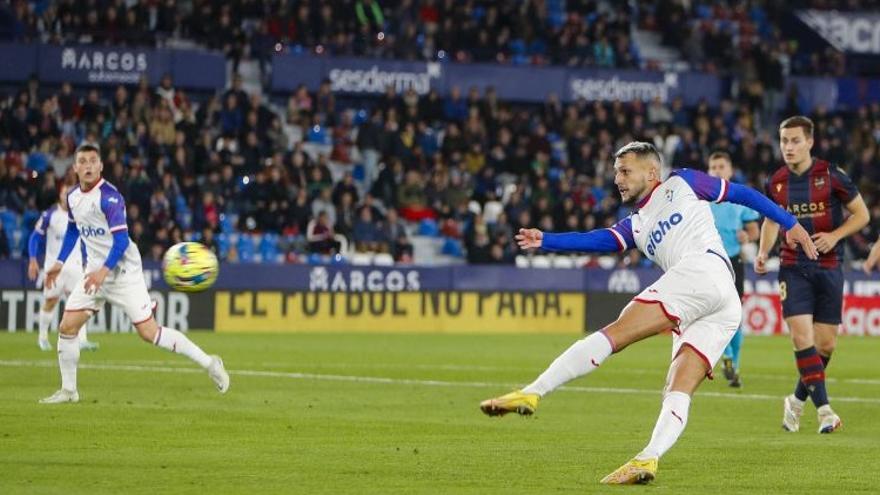 Stoichkov no pudo marcar para el Eibar ante el Levante