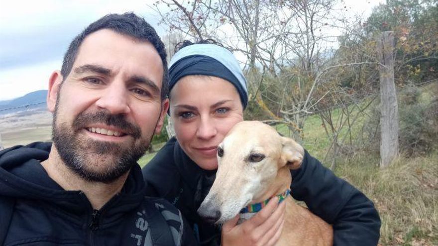Juanma Trillo y Laura Bl&aacute;zquez, con su perra Duna