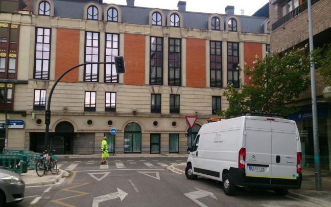 La calle Koldo Mitxelena contará con un semáforo para regular el giro de los coches hacia Micaela Portilla La calle Koldo Mitxelena contará con un semáforo para regular el giro de los coches hacia Micaela Portilla