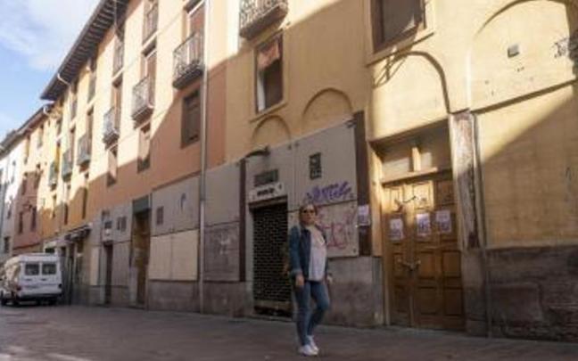 Fachada de los n&uacute;meros 40 y 42 de la calle Santo Domingo