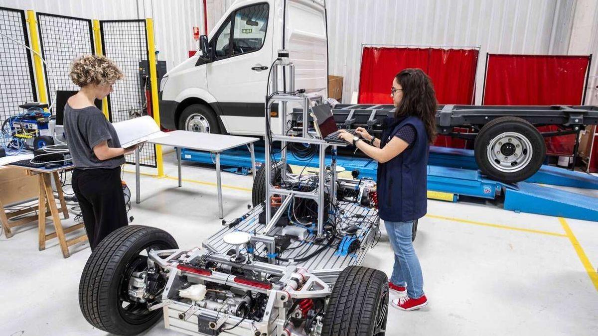 Prototipo de vehículo 100% eléctrico, autónomo y conectado con el que el Centro realiza los ensayos tecnológicos.