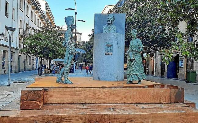 El monumento a Sarriegi, reubicado en su plaza