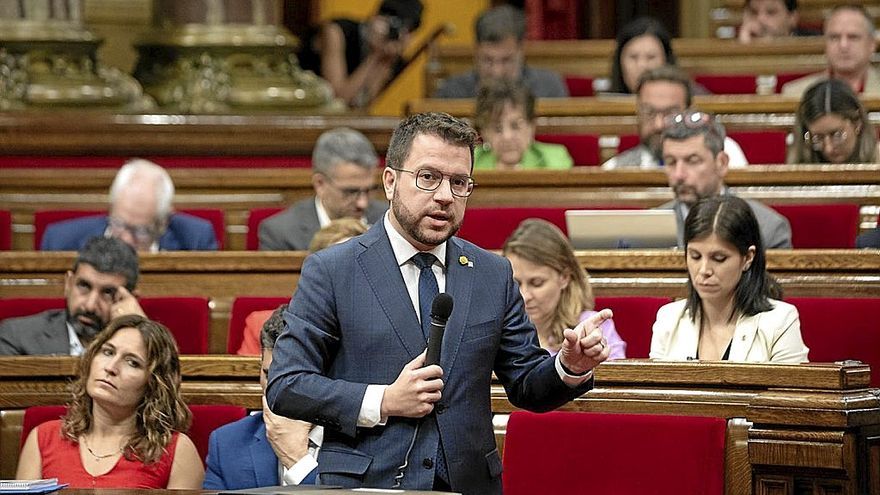 El presidente de la Generalitat, Pere Aragonès, interviene en el último Pleno del Parlament. | FOTO: E.P.