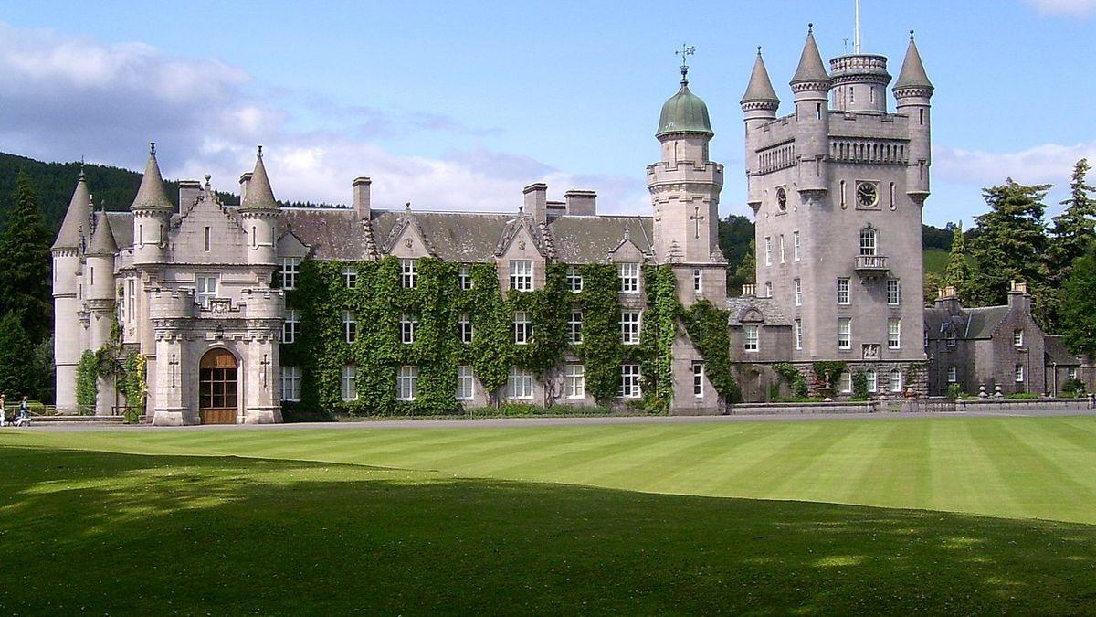 El castillo de Balmoral, una de las propiedades personales de la reina de Inglaterra.