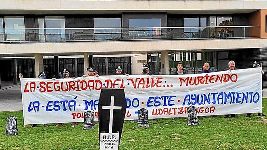 Protesta de los agentes de policía el mes de marzo. | FOTO: CEDIDA