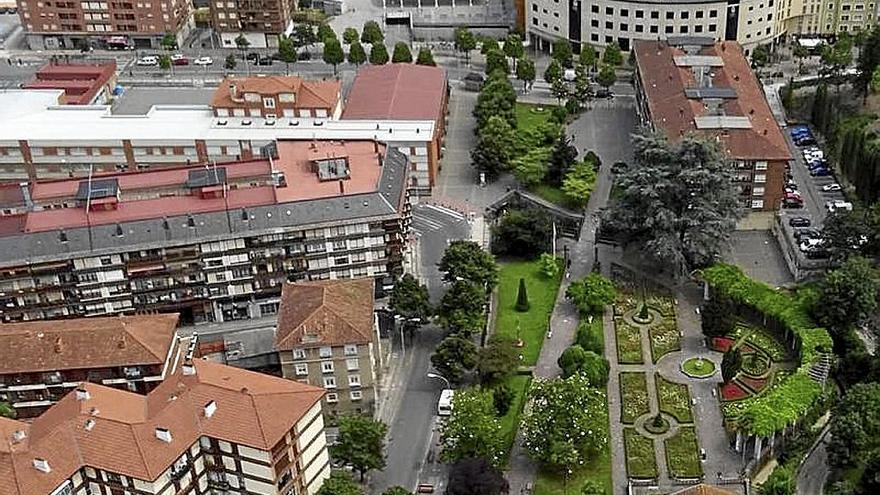 Plaza Lamuza y Ayuntamiento de Llodio.