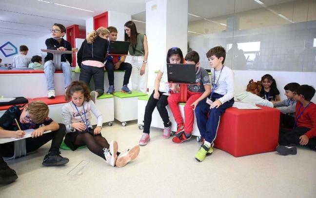 Escolares, en un aula de ikasnova.