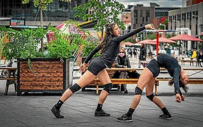 Imágenes correspondientes a propuestas escénicas de Ikigai (en la parte superior) y Pauline Gervais.