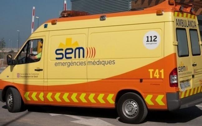 Imagen de archivo de una ambulància del Sistema d'Emergències Mèdiques. Imagen de archivo de una ambulància del Sistema d'Emergències Mèdiques.