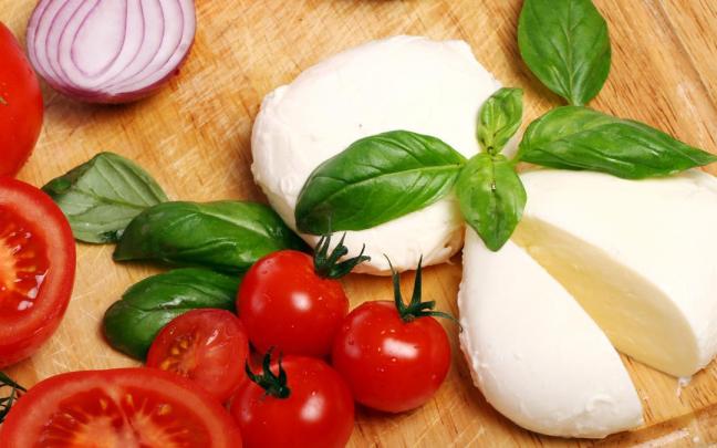 Imagen de archivo de un plato de mozzarella.
