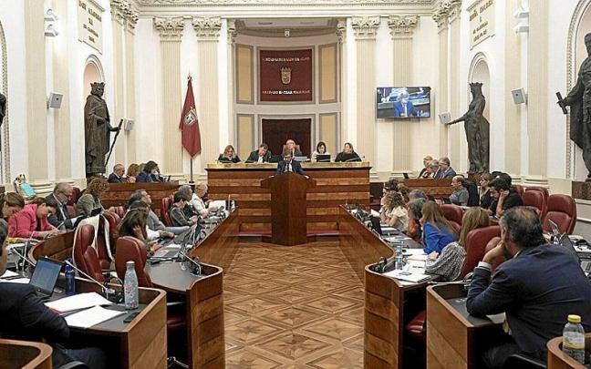 Los grupos de la oposición dieron réplica al discurso del diputado general en la segunda jornada del debate de política general en las Juntas Generales de Álava. Los grupos de la oposición dieron réplica al discurso del diputado general en la segunda jornada del debate de política general en las Juntas Generales de Álava.