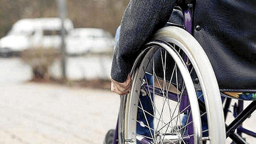 Una persona con diversidad funcional en silla de ruedas. | FOTO: EUROPA PRESS