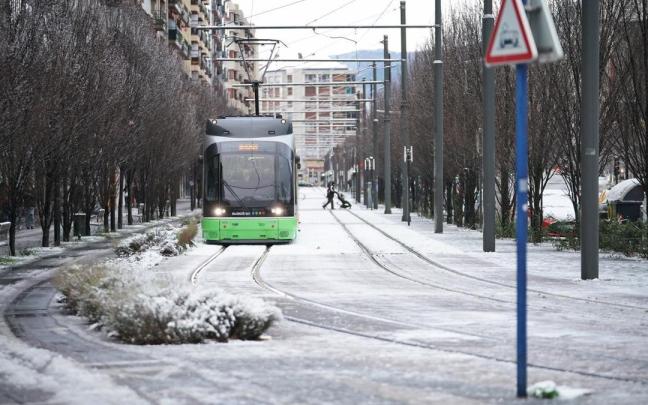 Nieve en Gasteiz este miércoles. Nieve en Gasteiz este miércoles.