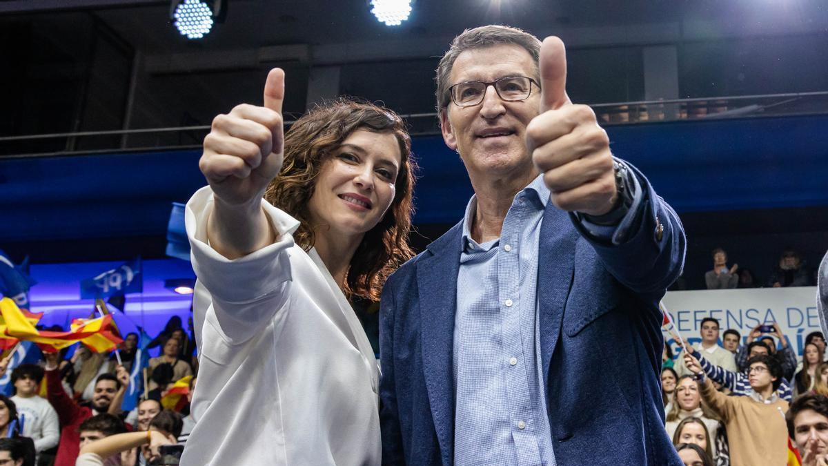 El presidente del PP, Alberto Núñez Feijoó, junto a la presidenta de la Comunidad de Madrid, Isabel Díaz Ayuso.
