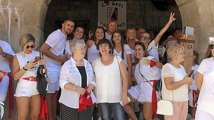 La txozna del Beti Casedano, a punto desde el inicio.