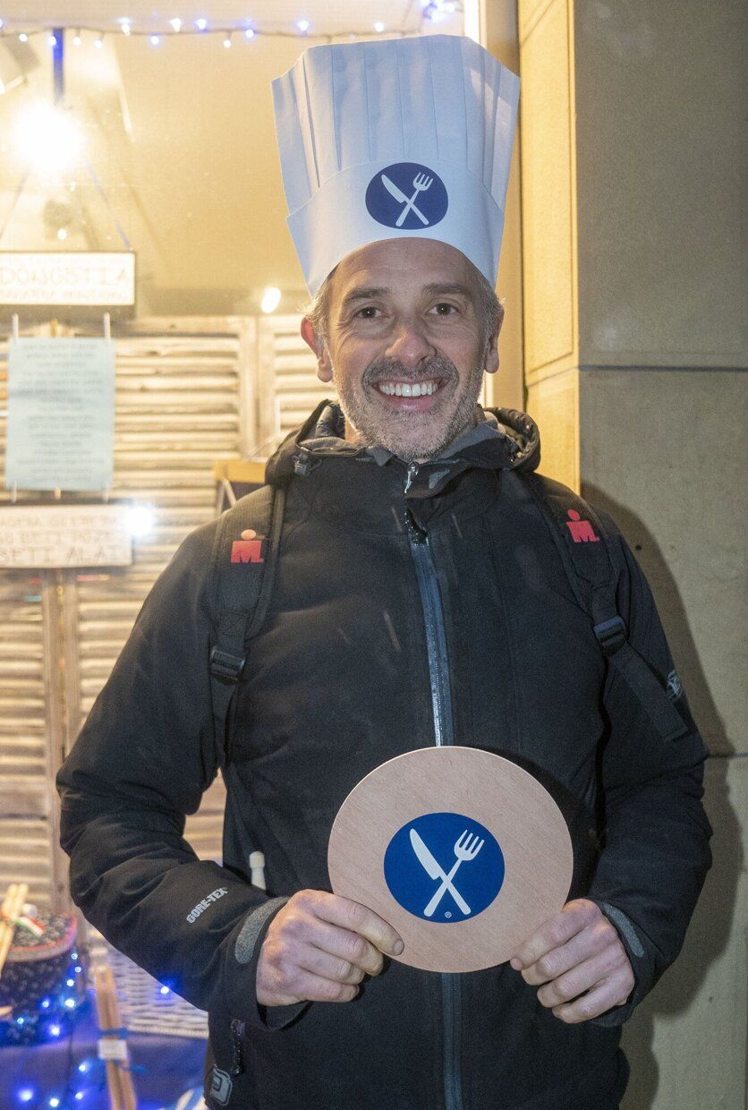 Patxi Ayestaran participa animado por los amigos en La Anunciata