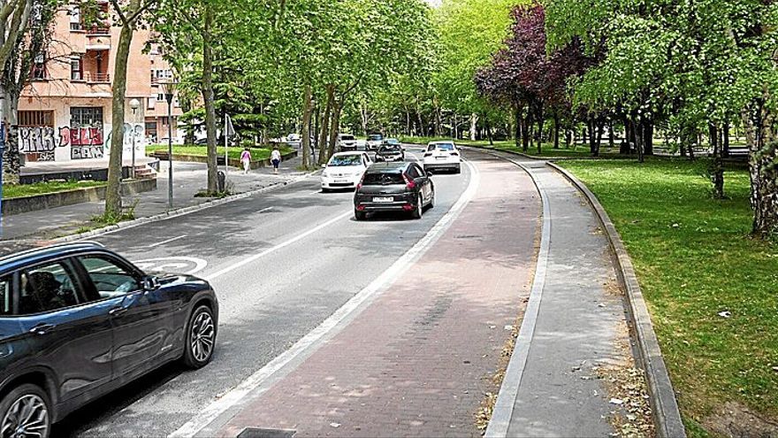 La actuación en el tráfico en Iturritxu y la rotonda de Esmaltaciones, uno de los puntos clave en los próximos meses. | FOTO: JORGE MUÑOZ