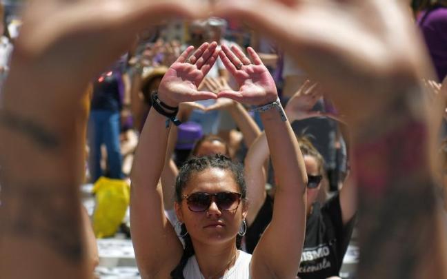 Un grupo de mujeres, en una manifestación contra las agresiones sexuales. Un grupo de mujeres, en una manifestación contra las agresiones sexuales.