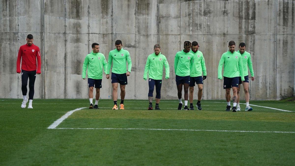 Los jugadores del Athletic se ejercitan en Lezama después de la derrota liguera frente al Celta