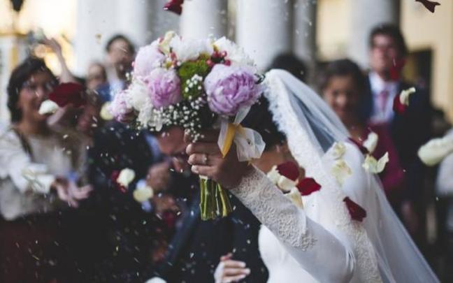 Una pareja de recién casados