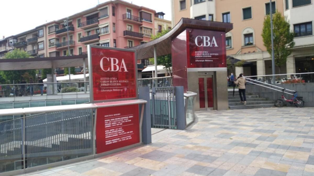 La plaza Almudena Grandes se extenderá hasta la entrada de la biblioteca CBA