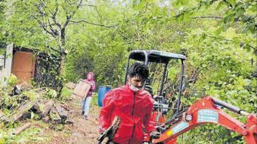 Muxikako Maumen galtzada berraskuratzen ari dira.