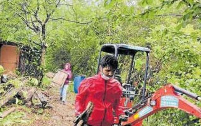 Muxikako Maumen galtzada berraskuratzen ari dira.