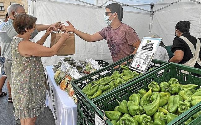 Uno de los puestos de pimiento cucón durante la feria del pasado año. Uno de los puestos de pimiento cucón durante la feria del pasado año.