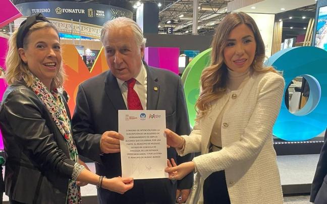 Las alcaldesas de Muskiz y Múzquiz, durante la feria Fitur. Las alcaldesas de Muskiz y Múzquiz, durante la feria Fitur.