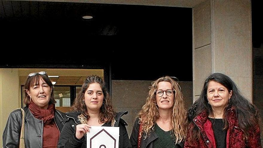 Mujeres que forman parte de Emakumeon Etxea de Zarautz. | FOTO: N.G.